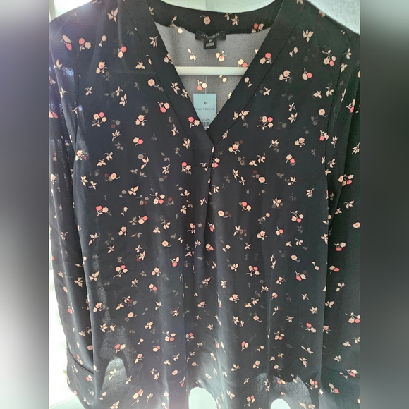 Ann Taylor Blouse Black Floral Small Petite NWT - Picture 2 of 6